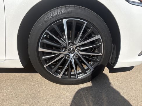 Used 2023 Lexus ES 350 w/ Premium Package FWD image 13