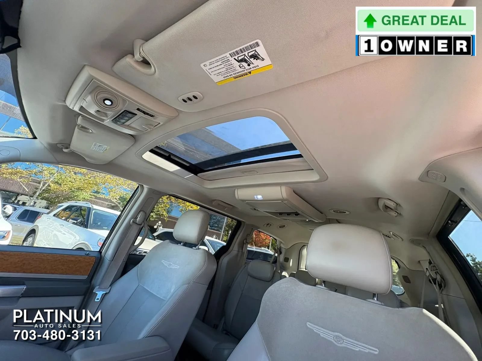 Used 2010 Chrysler Town & Country Limited w/ Entertainment Group #3 FWD image 16