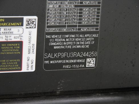 Used 2024 Land Rover Range Rover SE image 24