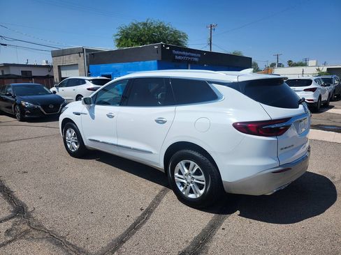Used 2020 Buick Enclave Essence w/ Sound and Sites Package FWD image 4