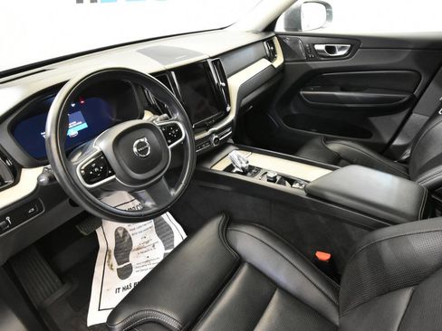 Used 2022 Volvo XC60 B5 Inscription w/ Advanced Package image 11