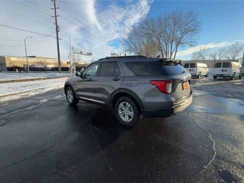 Used 2021 Ford Explorer XLT image 6