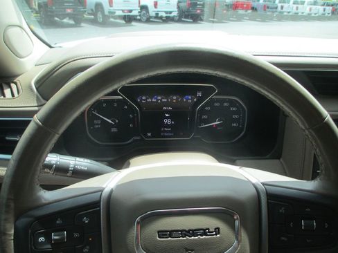 Used 2021 GMC Yukon XL Denali w/ Denali Ultimate Package AWD/4WD image 32