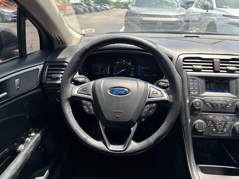 Used 2018 Ford Fusion SE w/ Equipment Group 601A FWD image 12