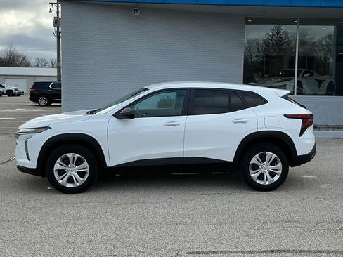 Used 2024 Chevrolet Trax LS image 2