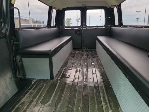 Used 2006 Ford E-350 and Econoline 350 Extended Super Duty RWD image 6