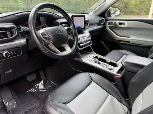Used 2023 Ford Explorer XLT w/ Equipment Group 202A AWD/4WD image 20