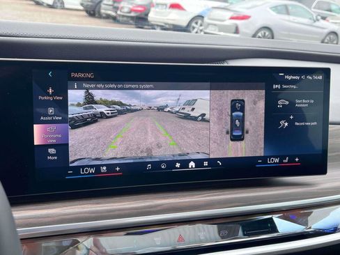 Used 2025 BMW 740i xDrive w/ Premium Package AWD/4WD image 28