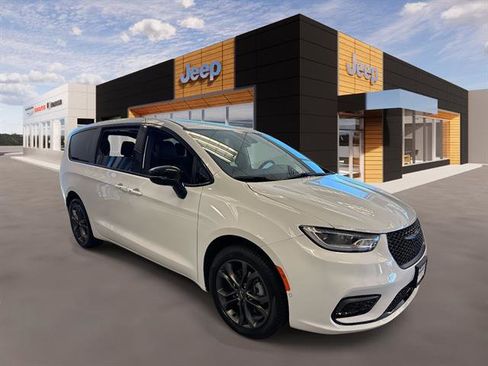 New 2026 Chrysler Pacifica Select image 1