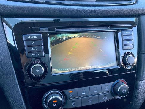 Used 2018 Nissan Rogue S image 11