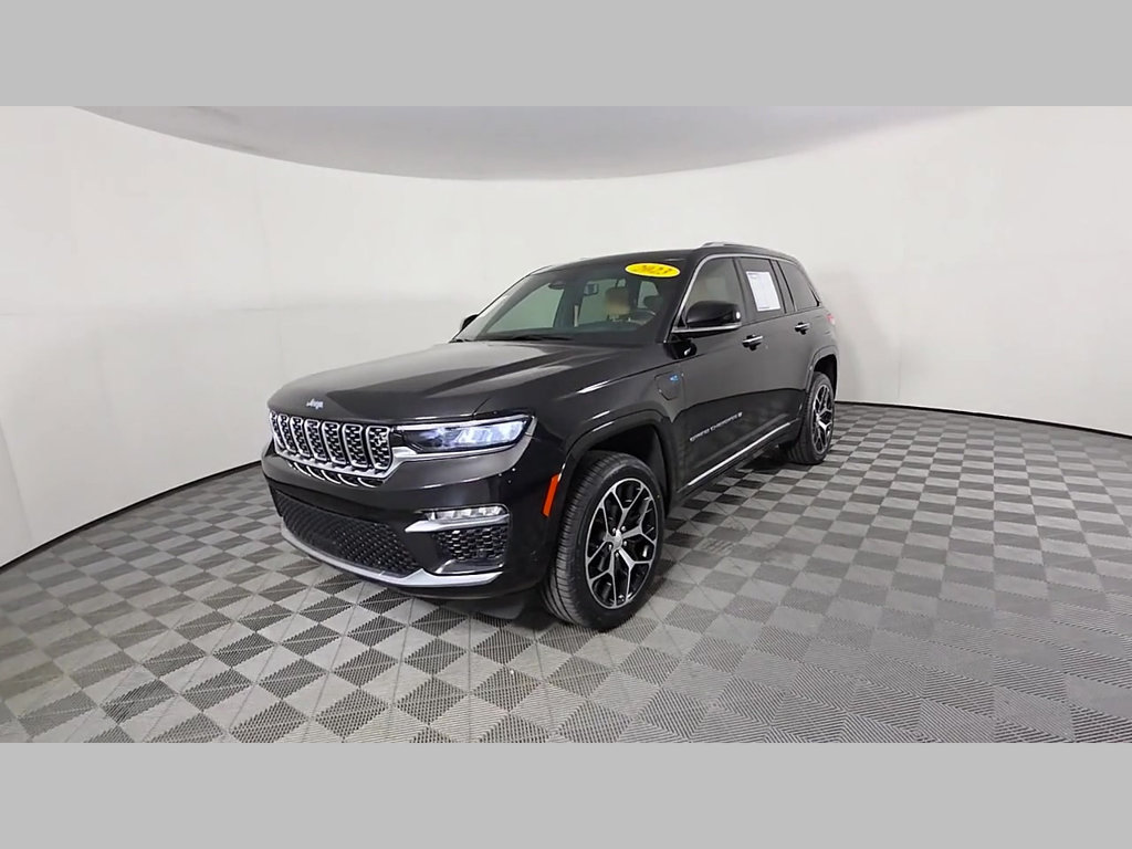 Used 2023 Jeep Grand Cherokee Summit AWD/4WD image 47