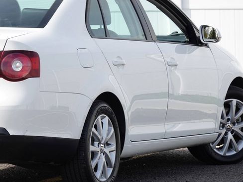 Used 2010 Volkswagen Jetta Limited Edition FWD image 25