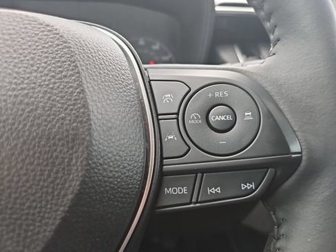 Used 2024 Toyota Corolla Cross LE w/ Moonroof Package FWD image 29