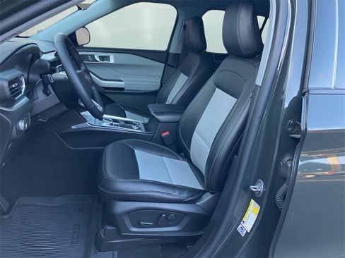 Used 2022 Ford Explorer XLT w/ Equipment Group 202A image 11