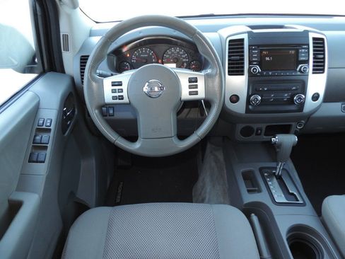 Used 2016 Nissan Frontier SV image 21