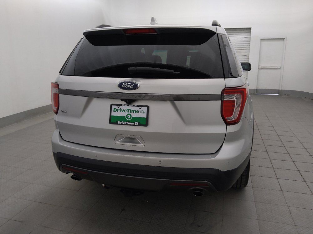 Used 2017 Ford Explorer XLT w/ Equipment Group 202A FWD image 7