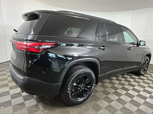 Used 2022 Chevrolet Traverse LT FWD image 4