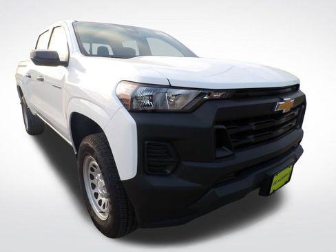 Used 2025 Chevrolet Colorado W/T w/ Advanced Trailering Package RWD image 6