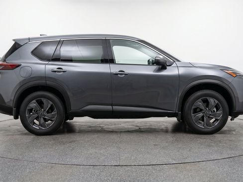 Used 2025 Nissan Rogue SV FWD image 11