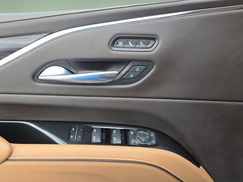 Used 2022 Cadillac Escalade ESV Premium Luxury image 18