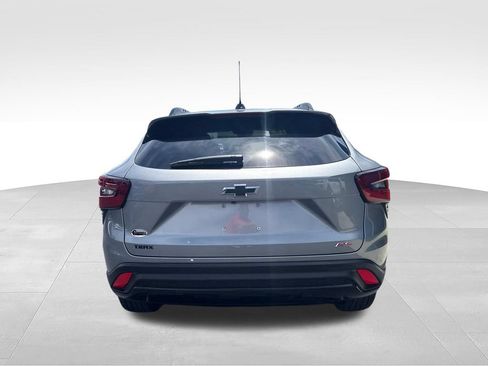 Used 2025 Chevrolet Trax RS w/ Sunroof Package FWD image 9