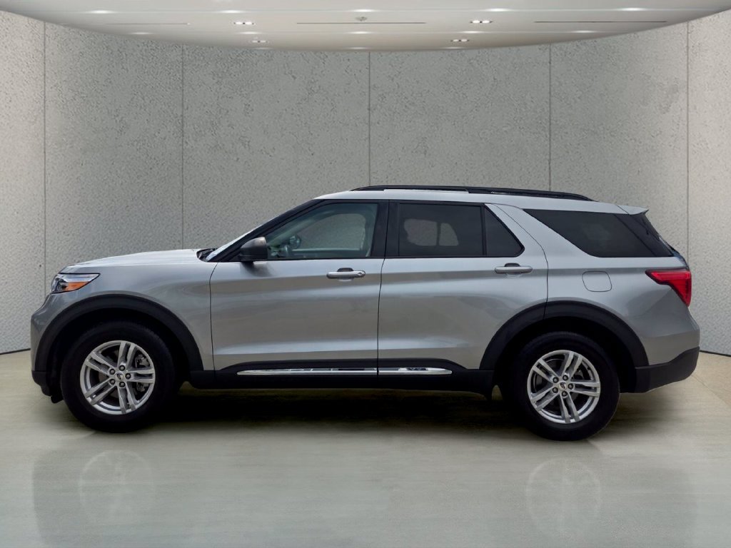 Used 2023 Ford Explorer XLT RWD image 2
