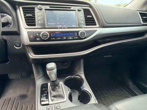 Used 2016 Toyota Highlander XLE FWD image 26