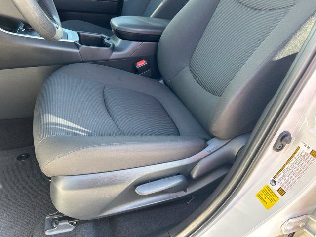 Used 2025 Toyota RAV4 LE AWD/4WD image 13