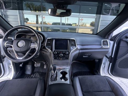 Used 2018 Jeep Grand Cherokee Altitude image 20