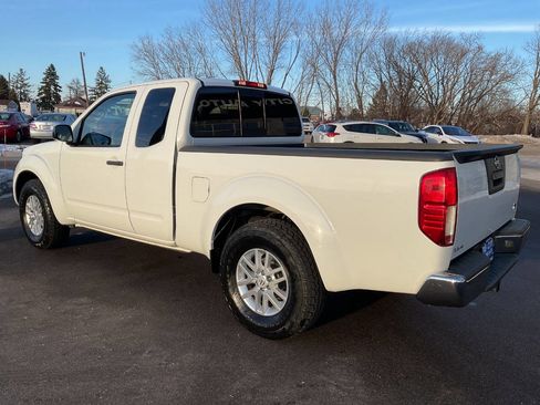 Used 2014 Nissan Frontier SV image 4