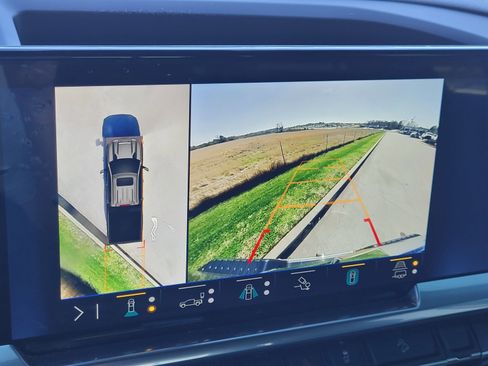 Used 2024 Chevrolet Silverado 2500 LTZ w/ LTZ Convenience Package image 23