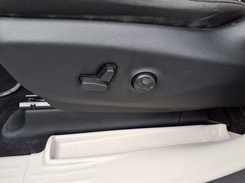 Used 2022 Chrysler Voyager LX FWD image 22