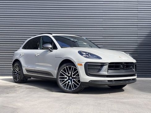 Certified 2024 Porsche Macan image 9