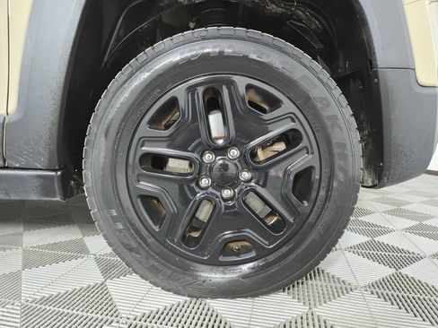 Used 2017 Jeep Renegade Trailhawk AWD/4WD image 9