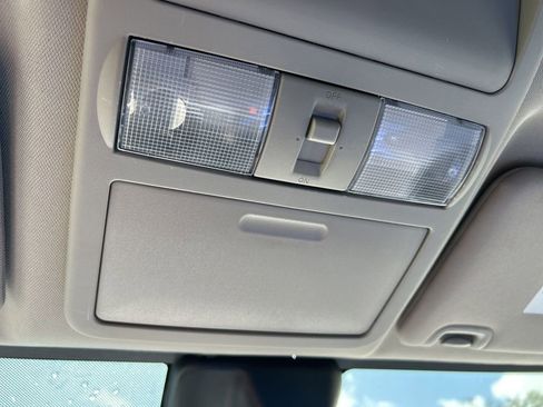 Certified 2022 Nissan Frontier SV image 40