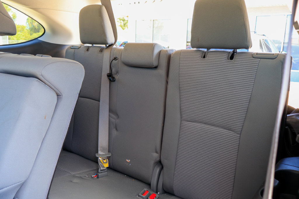 Used 2022 Toyota Highlander LE FWD image 11