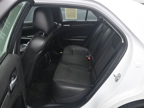 Used 2017 Chrysler 300 C w/ Safetytec Plus Group AWD/4WD image 10