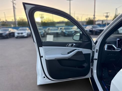 New 2026 BMW X5 sDrive40i image 26