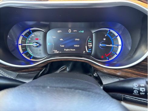 Used 2023 Chrysler Pacifica Limited FWD image 44