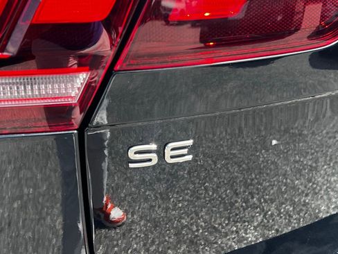 Used 2024 Volkswagen Tiguan SE image 10