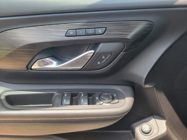 Used 2024 GMC Terrain SLT FWD image 12