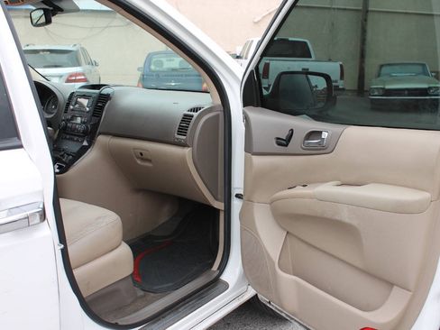 Used 2012 Kia Sedona EX w/ Luxury Pkg FWD image 25