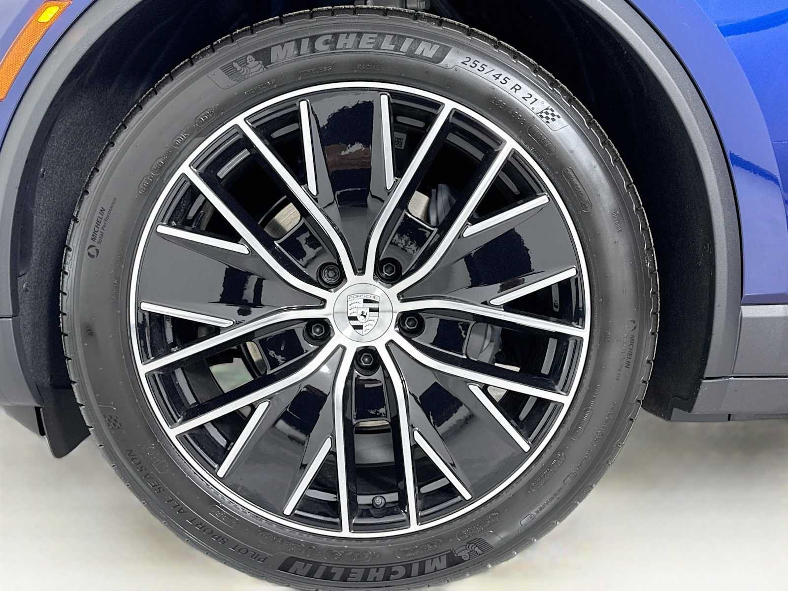 Used 2026 Porsche Macan Electric RWD image 32