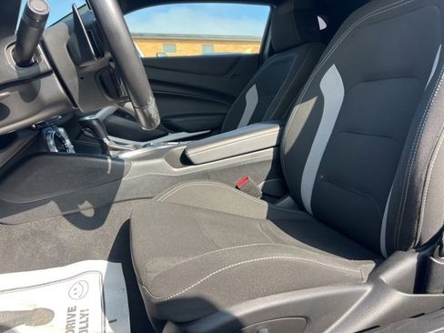 Used 2020 Chevrolet Camaro LT w/ Technology Package image 18