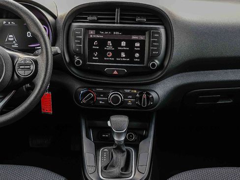 Certified 2023 Kia Soul LX w/ LX Technology Package image 12