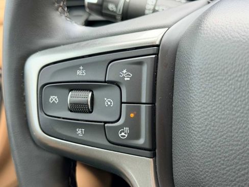 Used 2024 Chevrolet Suburban Premier image 25