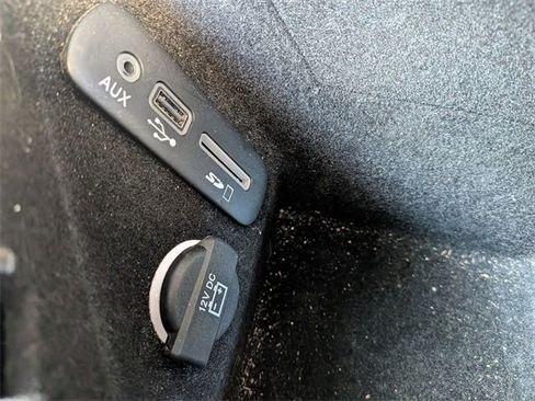 Used 2016 Dodge Challenger SRT image 17