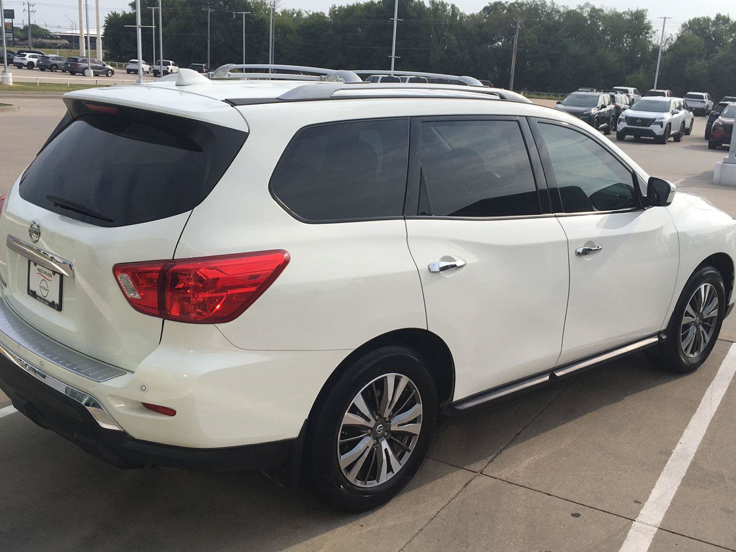 Used 2020 Nissan Pathfinder S FWD image 8