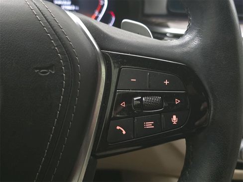 Used 2022 BMW 530i w/ Convenience Package image 18