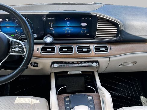 Used 2021 Mercedes-Benz GLS 450 4MATIC image 7